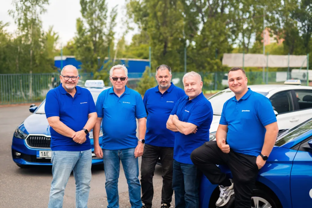 Lektoři CJ Autoškoly u výcvikových aut